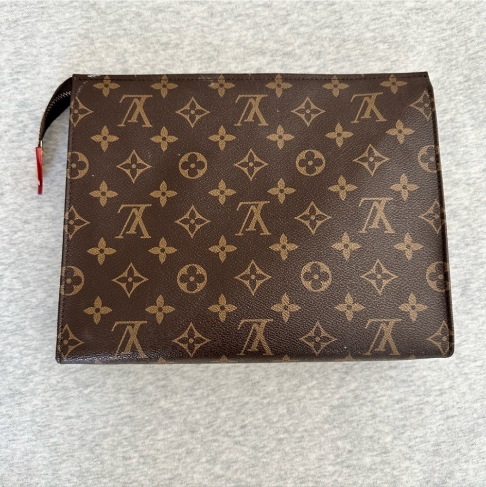 Louis Vuitton Toiletry Pouch GM - Picture 3 of 15